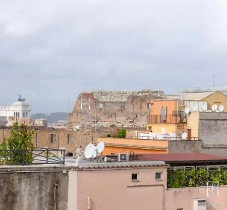 A Cento Passi Dal Colosseo Apartment *